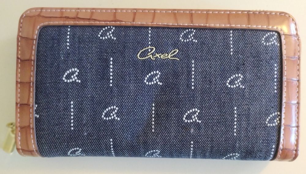 Портфейл Axel нов