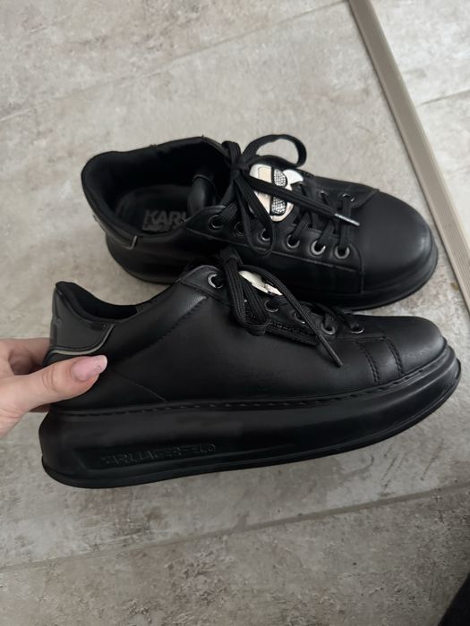 Adidasi Karl Lagerfeld  Negri cu Insigne