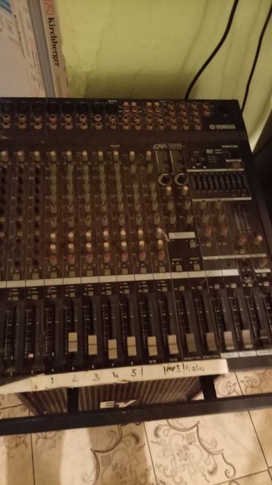 Vand mixer activ yamaha impecabil schimb pe o boxa activa 300 de wati