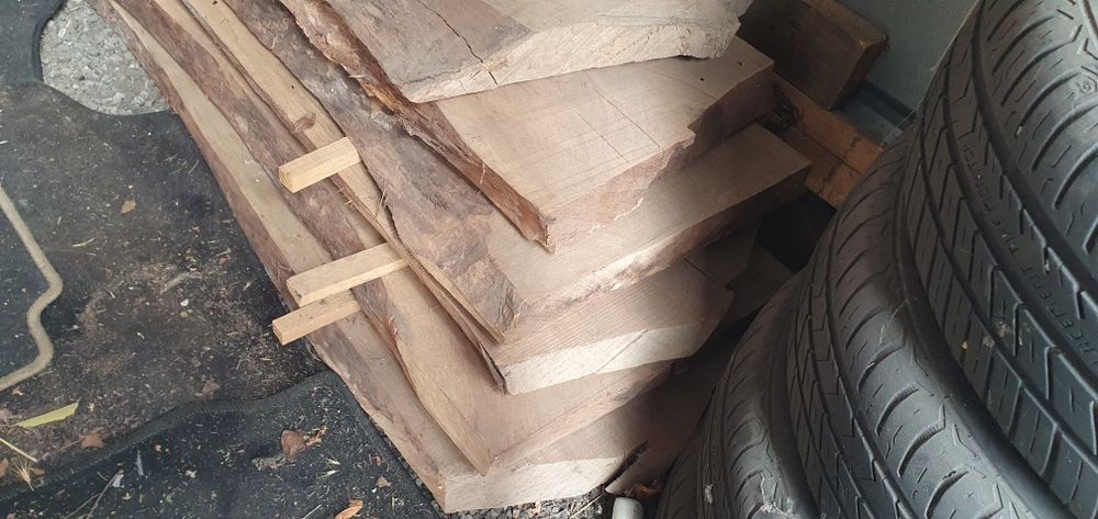 Орехов матриал дъски