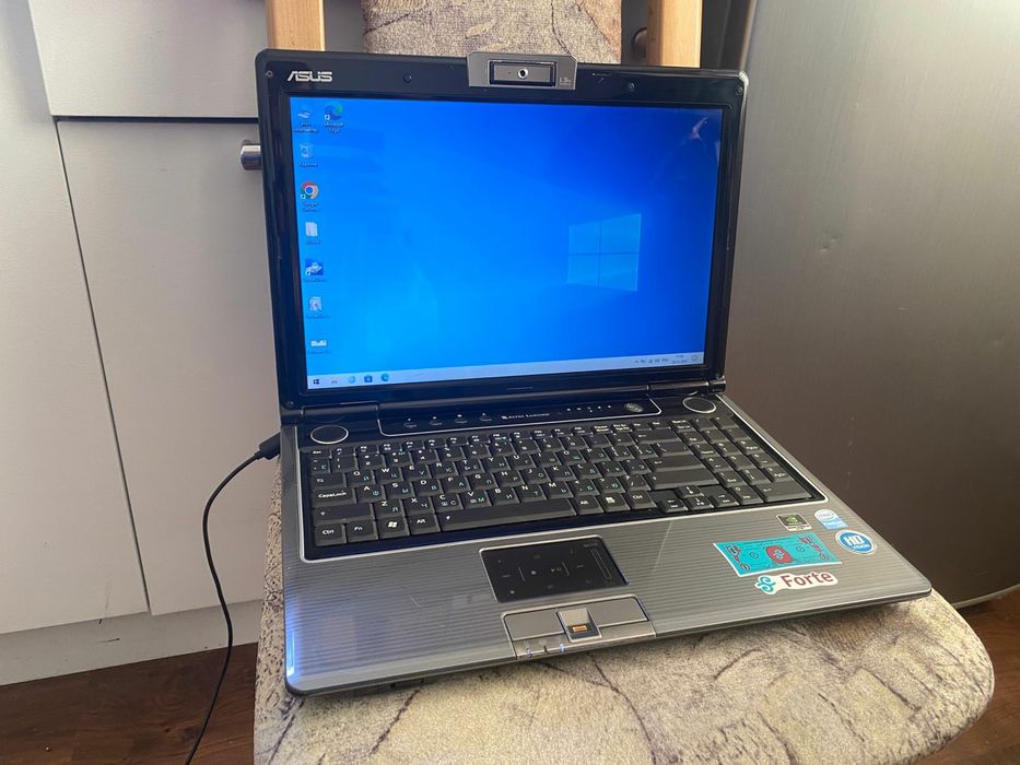 Игровой ретро ноутбук в идеальном состоянии