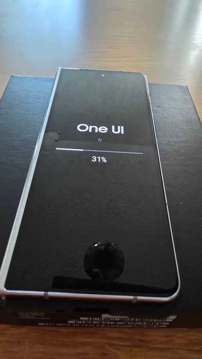 Изгодно! Samsung Zfold 5 изключително запазен и функционален!