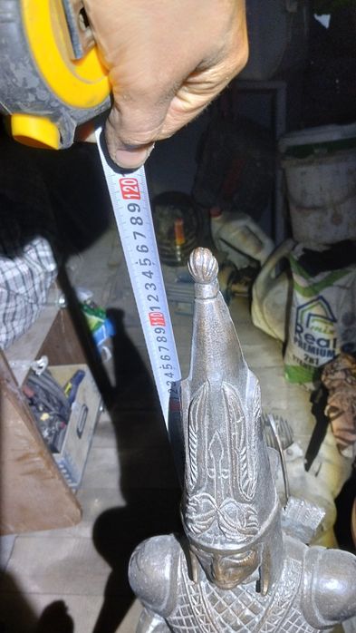 Залотой Человек статуэтка.