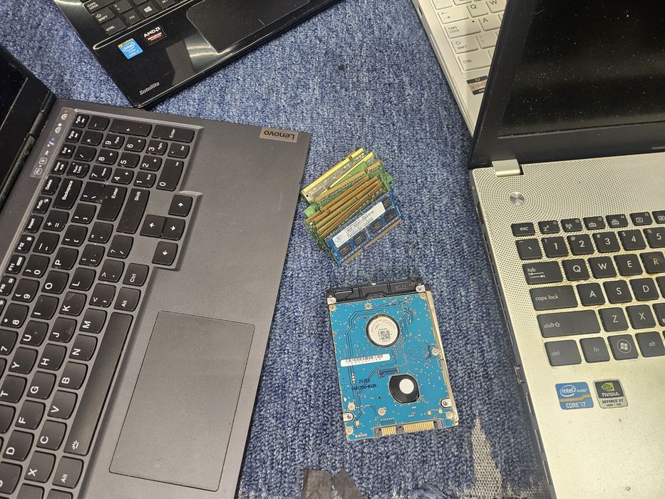 Laptop-uri pentru piese
