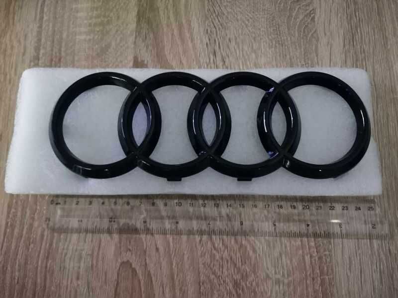 черна гланцова емблема за Ауди Audi 24.9 см