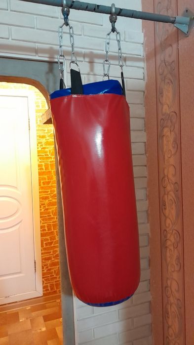 Продам грушу боксёрскую.