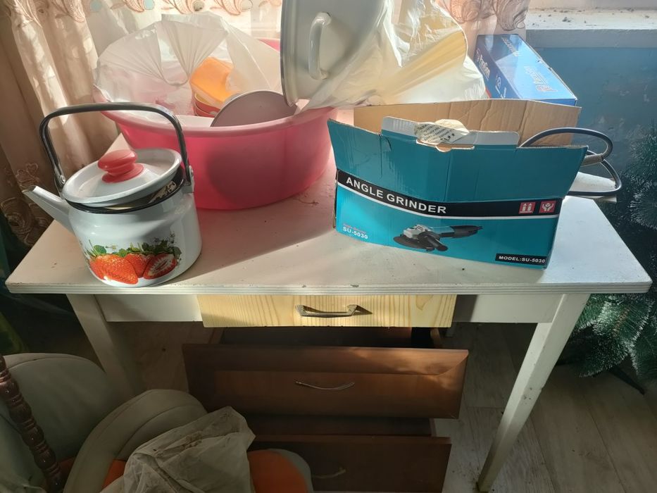 Продам столы кухонные.