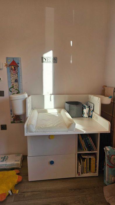 Vând măsuță de înfășat Ikea