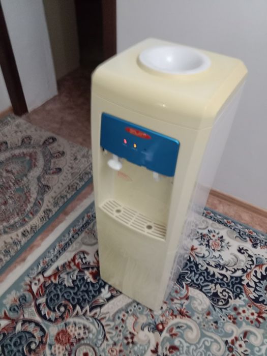 Продам диспенсер для воды