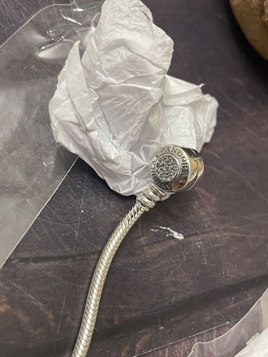 Чисто нови сребърни гривни на Pandora