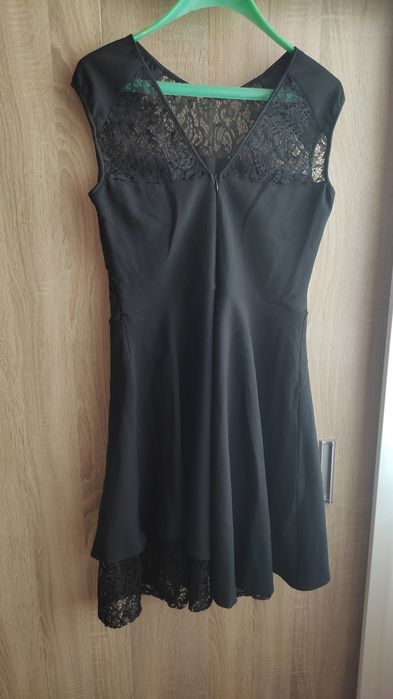 Елегантна черна рокля