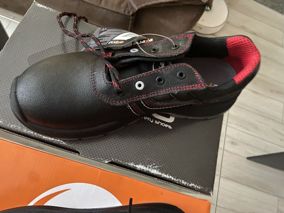 Работни обувки с бомбета