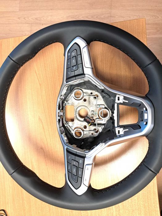 VW volan cu comenzi ca nou