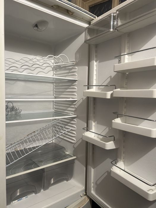 Холодильник двухкамерный