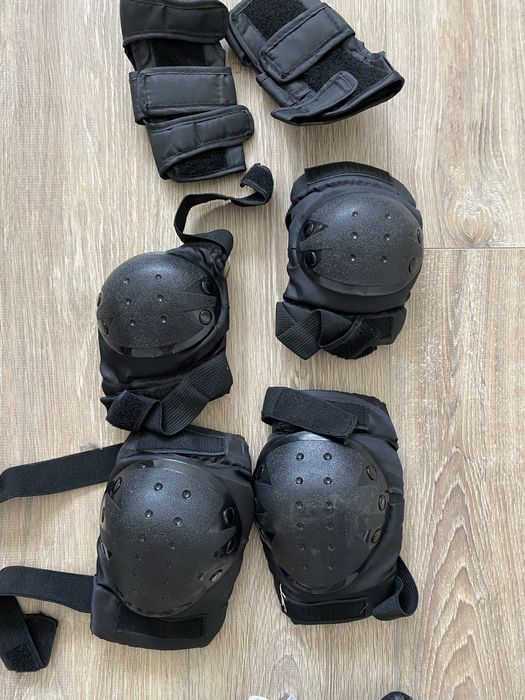 Ролери и подарък наколенки