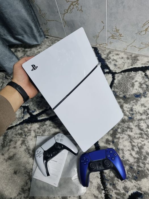 PlayStation 5 Slim 1 tb 2 jostik