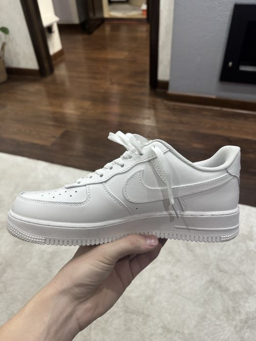 продам кроссовки