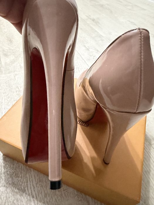 Продам туфли Лабутены