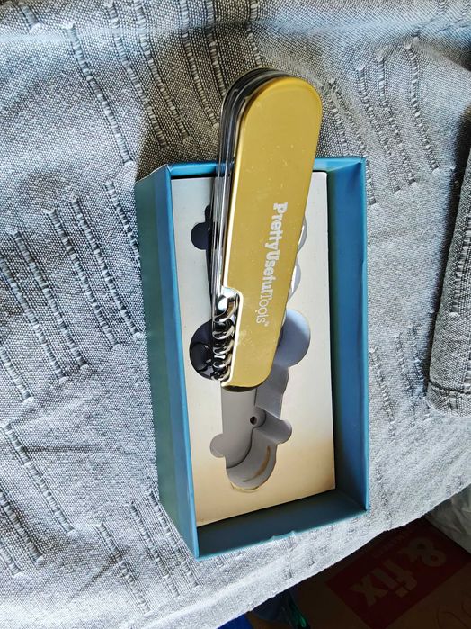 Мултифункционално ножче за сирена и вино