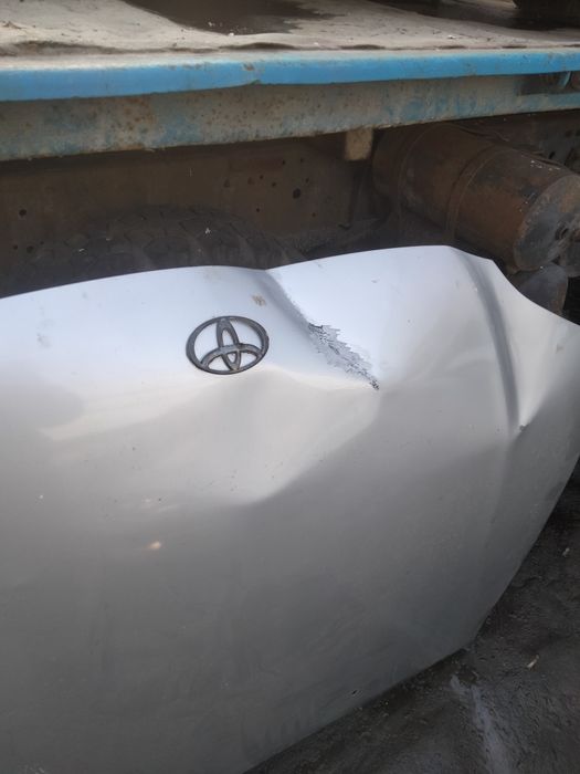 Продам капот Тойота Авенсис