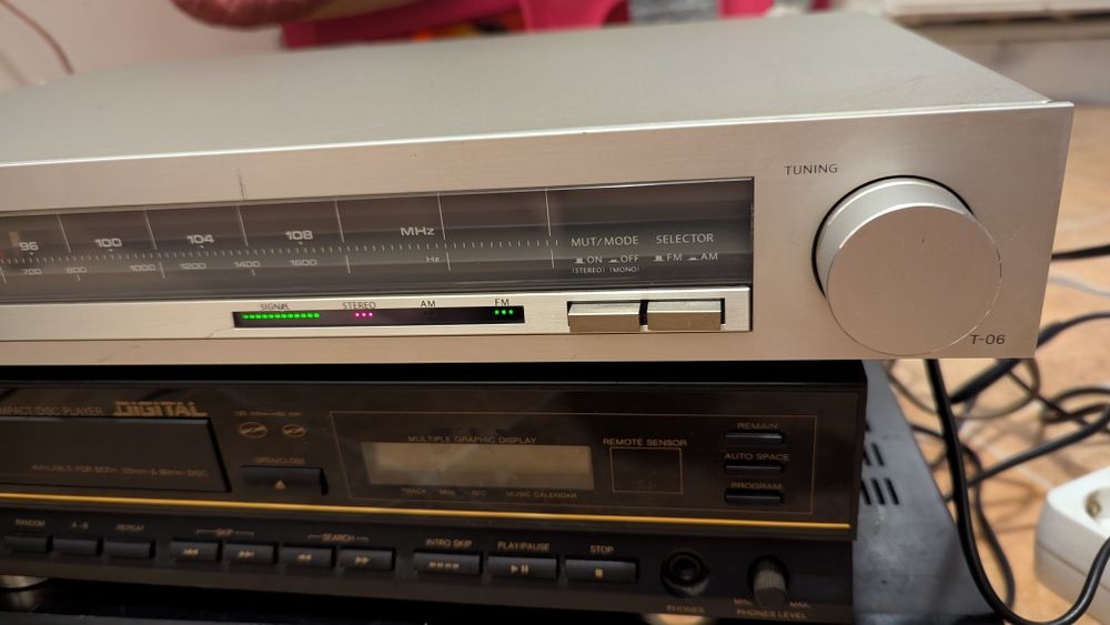 Tuner Onkyo T-06