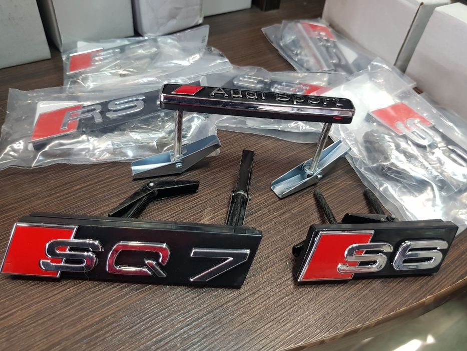 Емблема за маска на Audi SQ7 RS4 S3 S5 S6 S4 S8