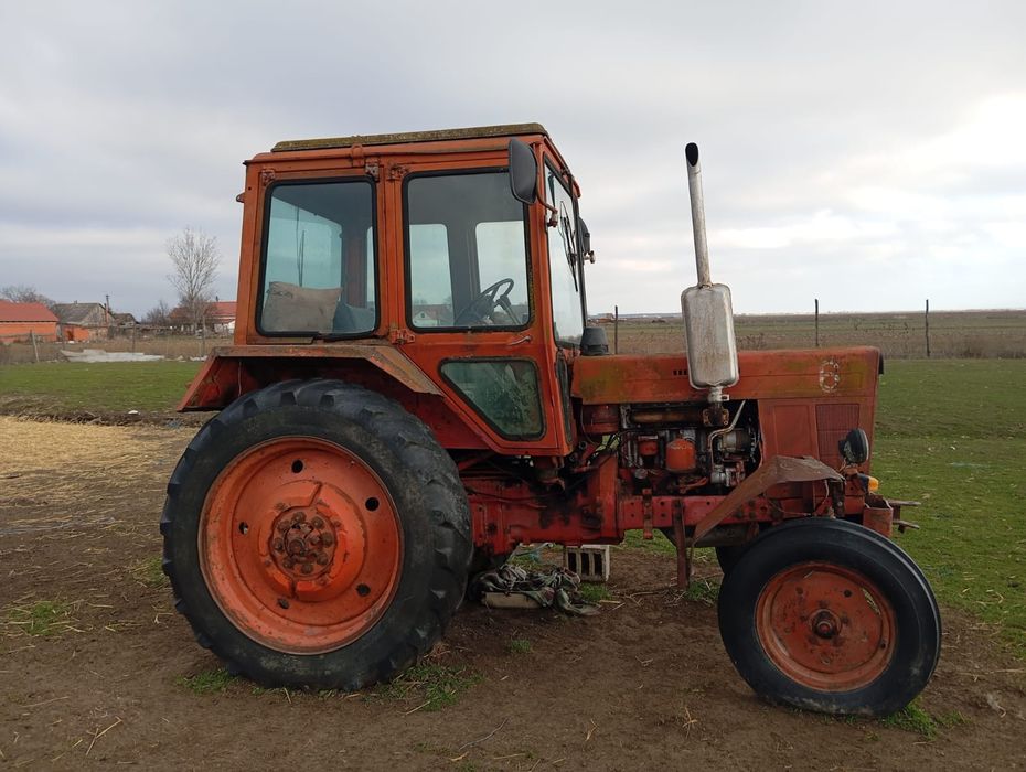 Tractor belarus 80 și remorca