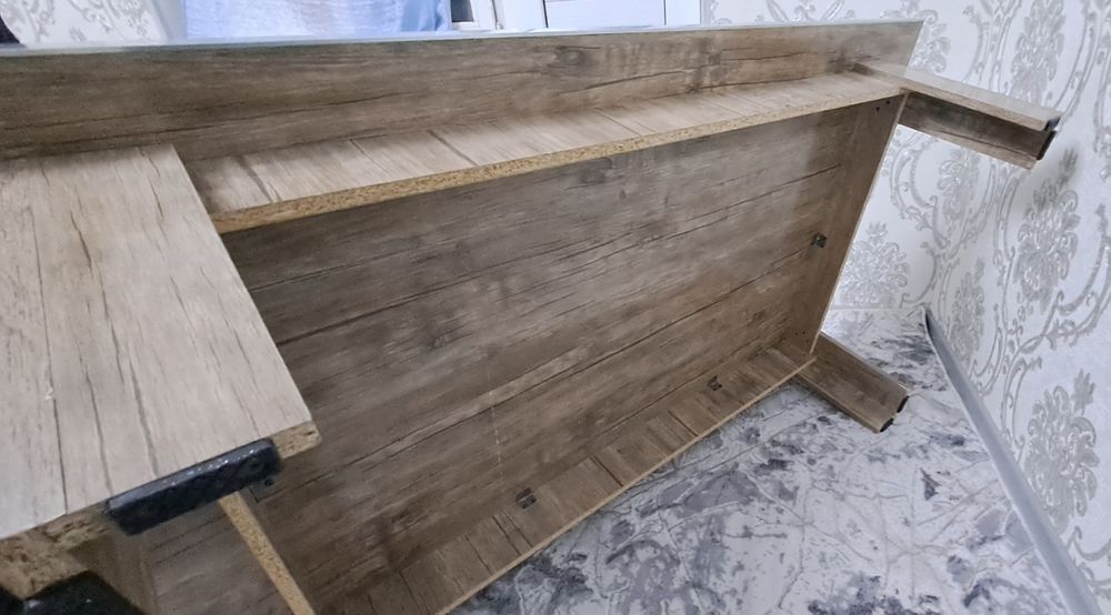 Продаётся Стол из MDF (Х2 шт)