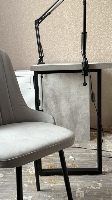 Маникюрный стол со стульями