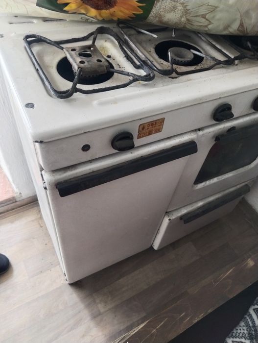 Продам газ плиту старого образца