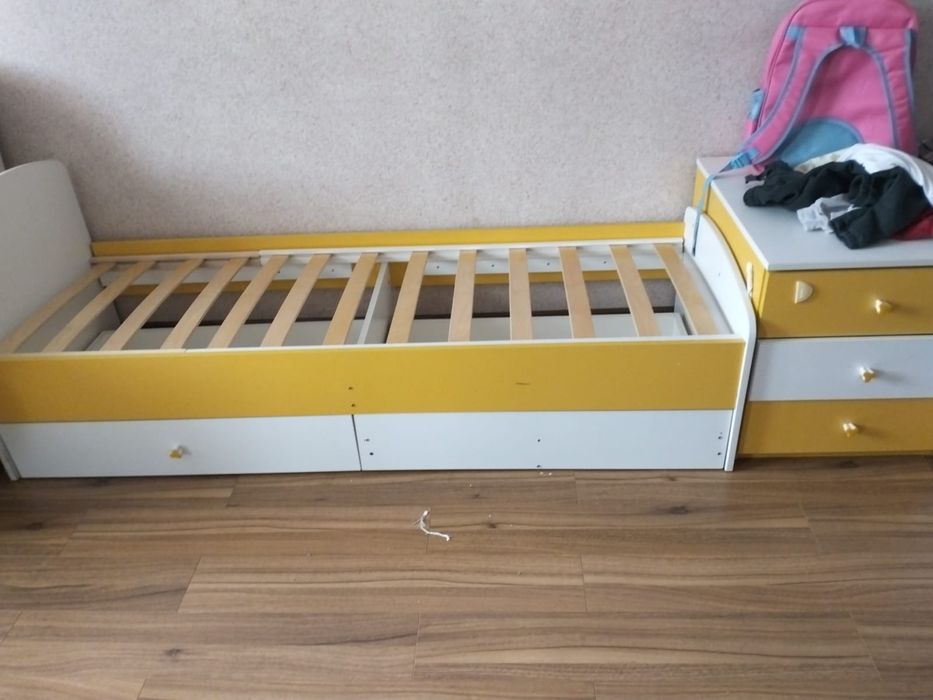 Стол,  тумба,  кровать