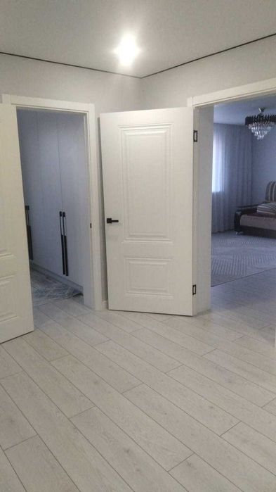 Ламинат,плинтуса,двери,галтели