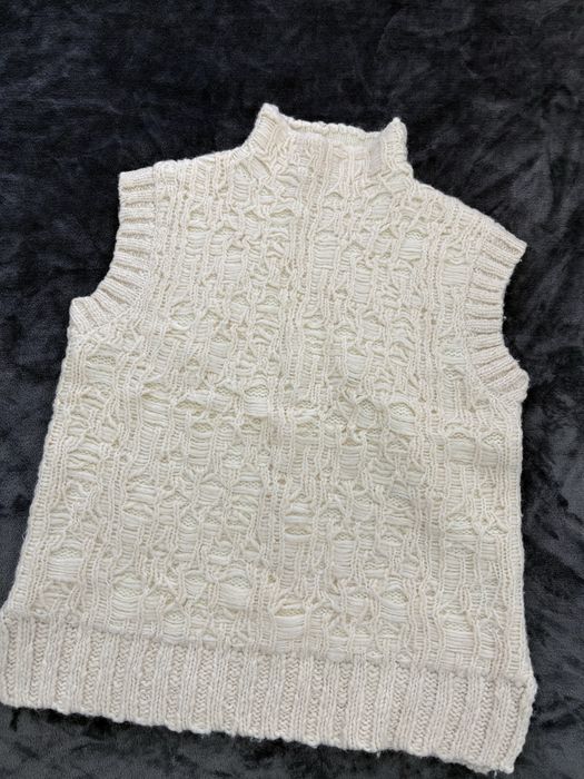 Пуловерче без ръкав екрю Zara