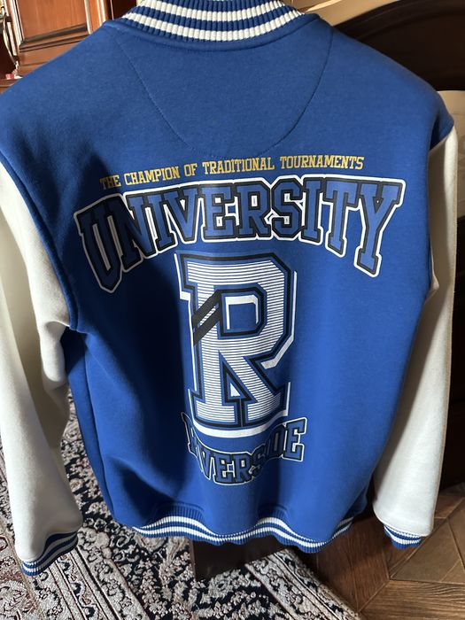 Продам бомбер новый