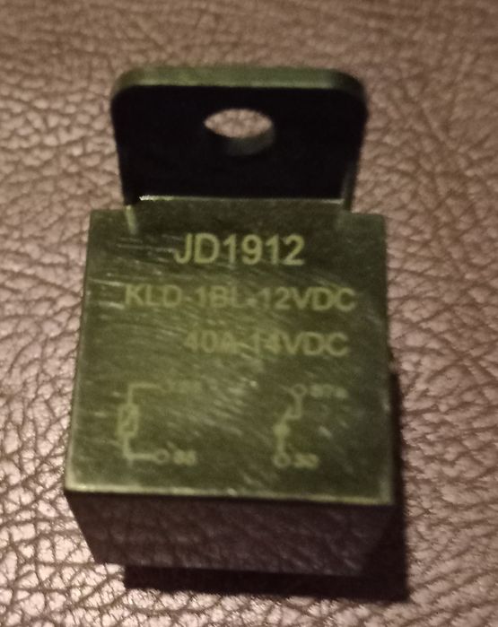 Продам реле четырёхконтактное новая в наличии около 40 штук