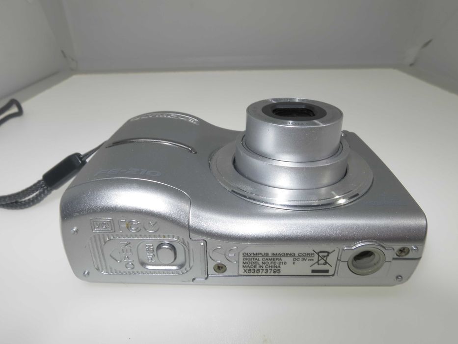 Olympus FE-210 компактен цифров фотоапарат дигитална камера 1gb xd