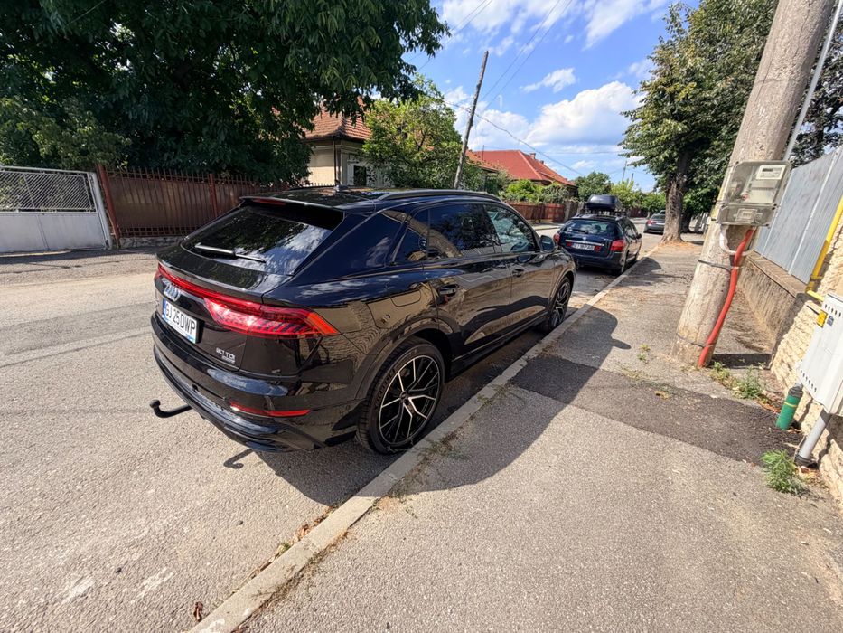Audi Q8 S-line Black Edition