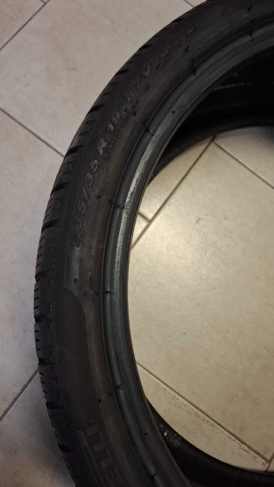 Единична гума Pirelli 235 35 19