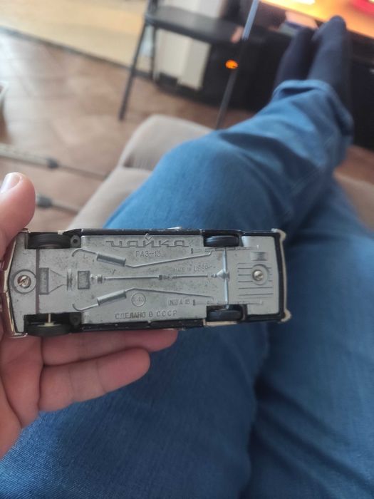 Продавам руска Чайка ГАЗ-13 А15 1:43