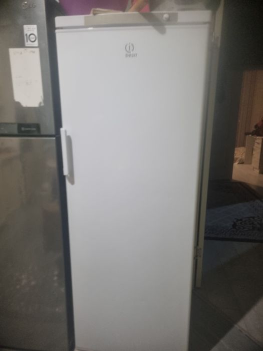 Срочно продам морозилку