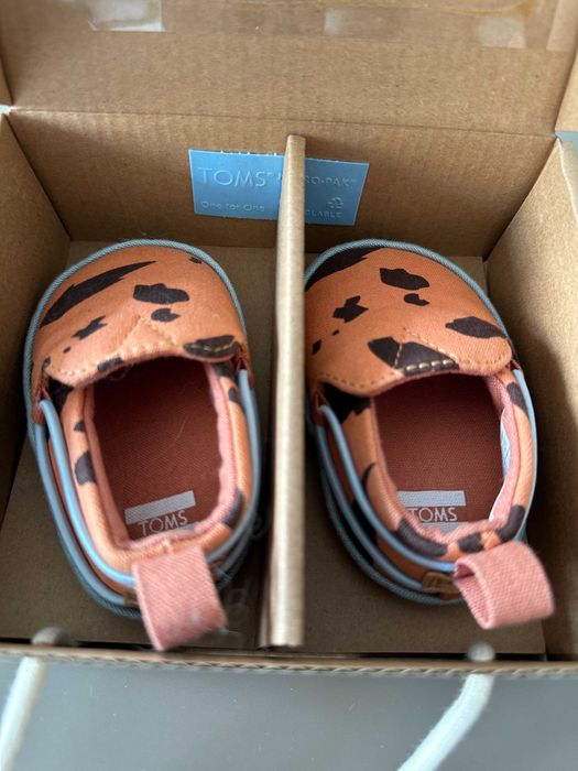 Бебешки обувки / буйки  TOMS, модел Lima, размер 6-12 месеца,