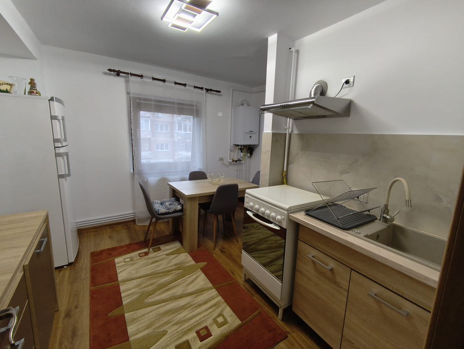 Închiriez apartament 4 camere, Deva