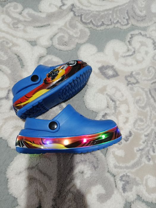 Papuci pt băiat mărimea 26