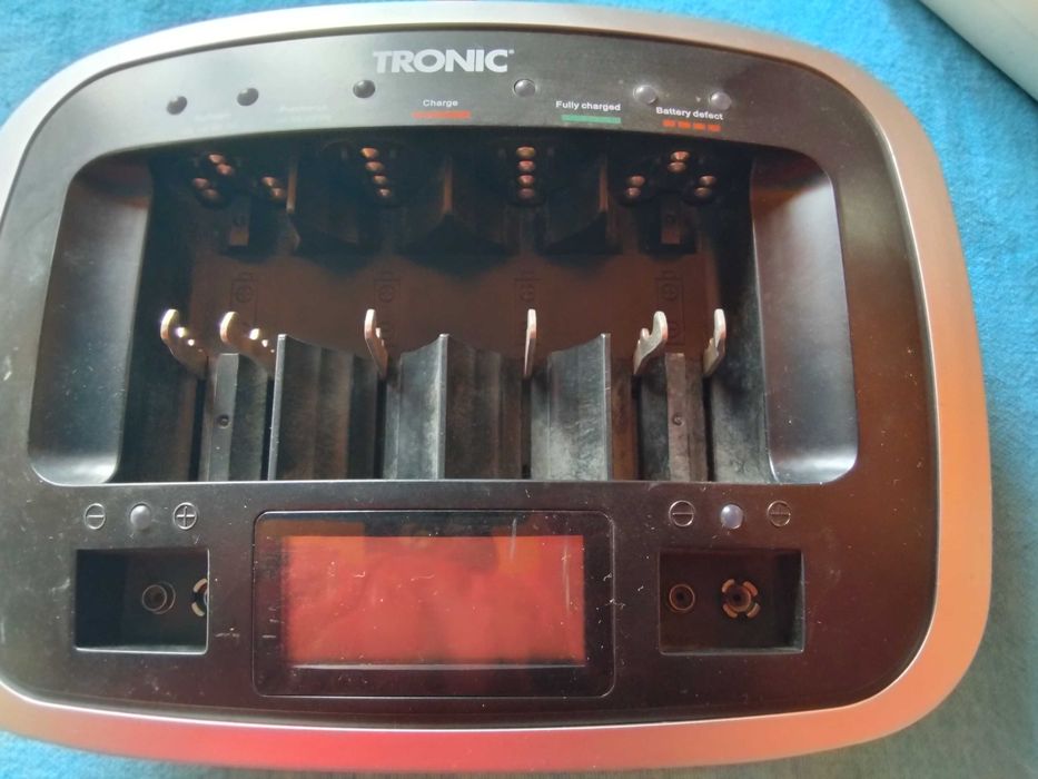 голямо оригинално немско зарядно за всички видове батерии , NI-MH