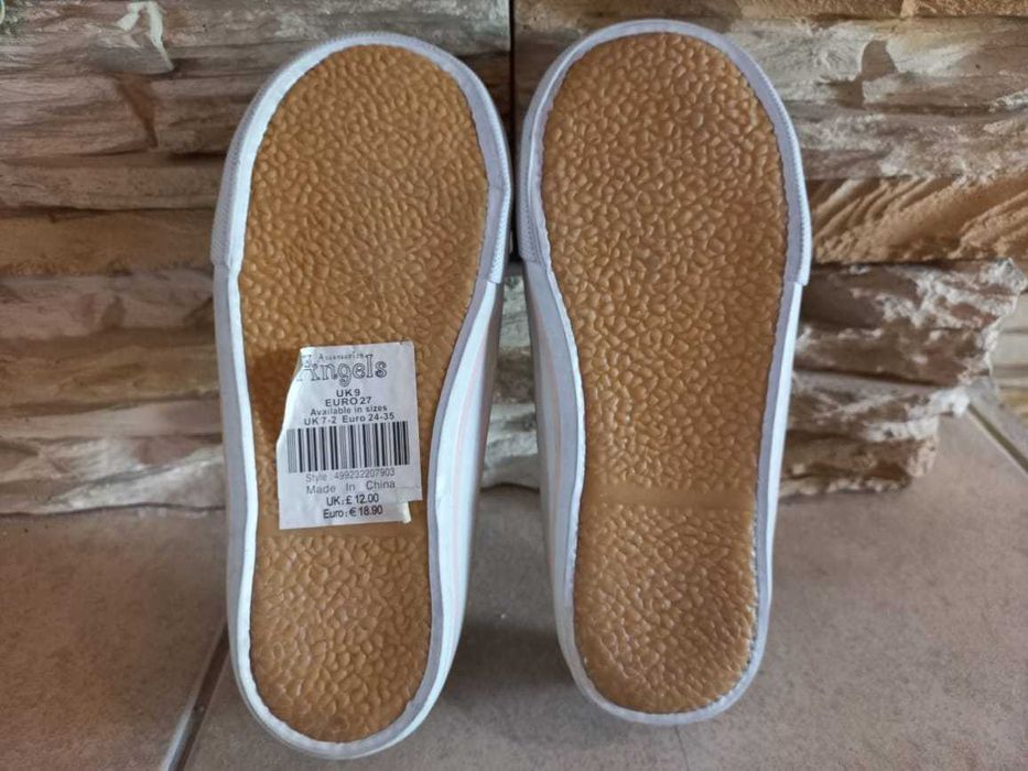 Новые  туфли  для  девочек  Angels