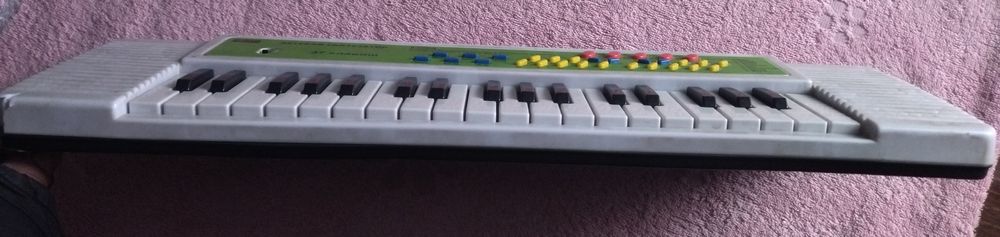 Синтезатор детский б/у