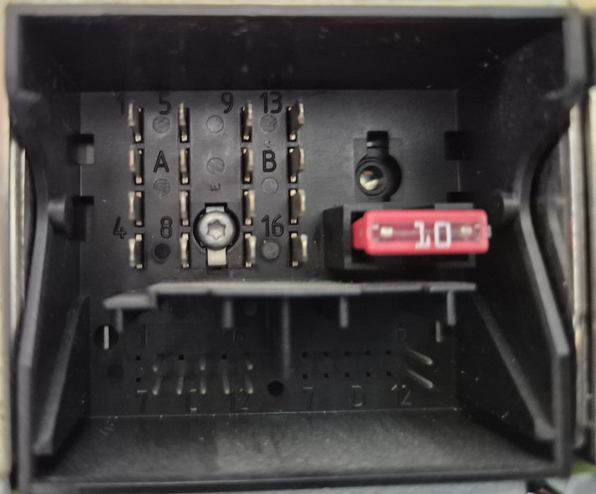 Vw оригинално радио с код,подържа cd changer