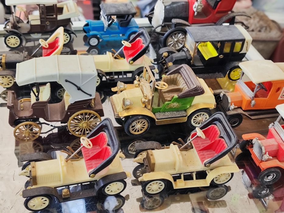 Лот пластмасови колички