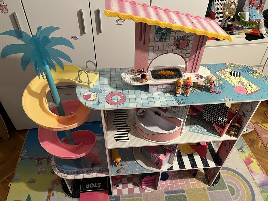 Дървена къща LOL surprise с 6 въртящи се стаи