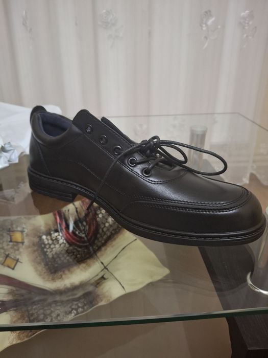 Adidasi adulti negri